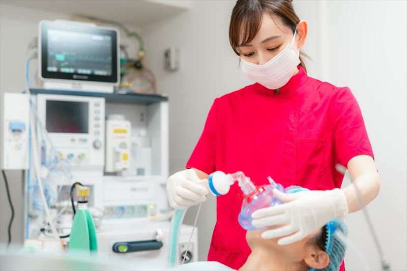 寝ている間に終わる歯科治療「日帰り全身麻酔」
