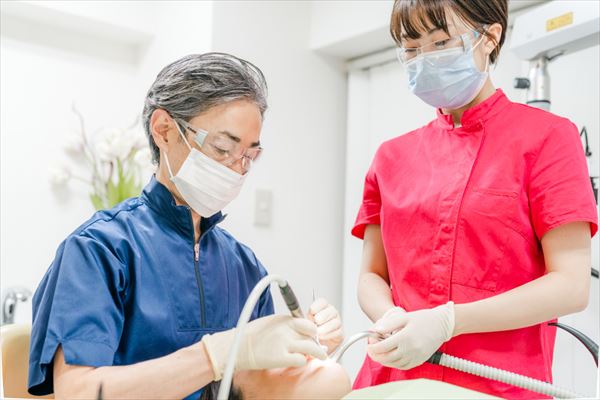 「日帰り全身麻酔」で完全に眠っている状態で歯科治療を受けていただきます